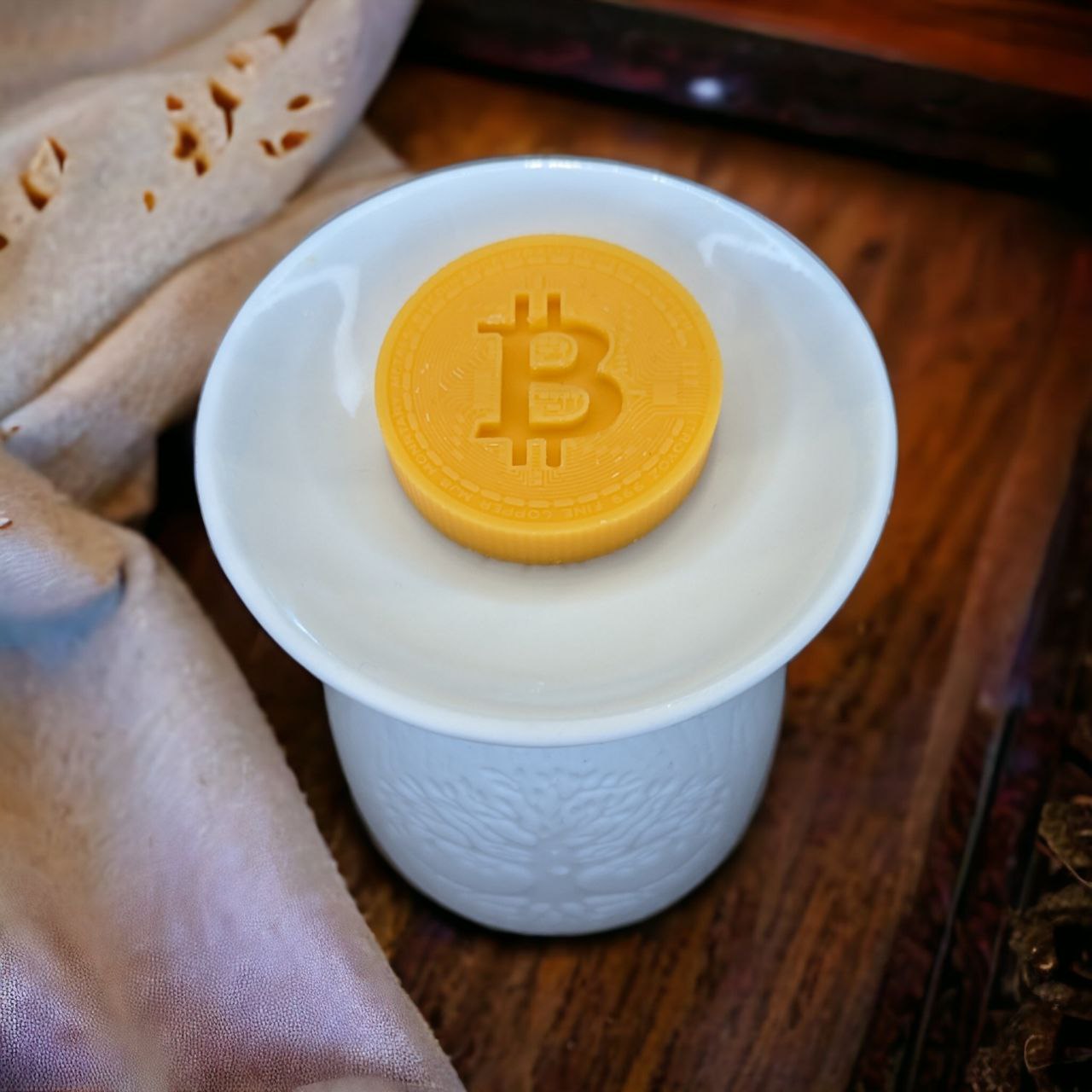 Bitcoin Wax Melt overview | Soy Wax Melt in burner | Home Fragrance on burner